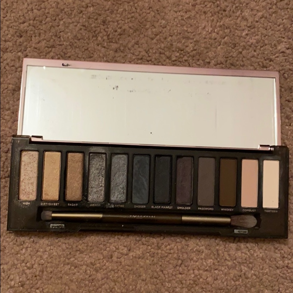 Urban Decay Naked Smoky eyeshadow palette - Picture 2 of 4